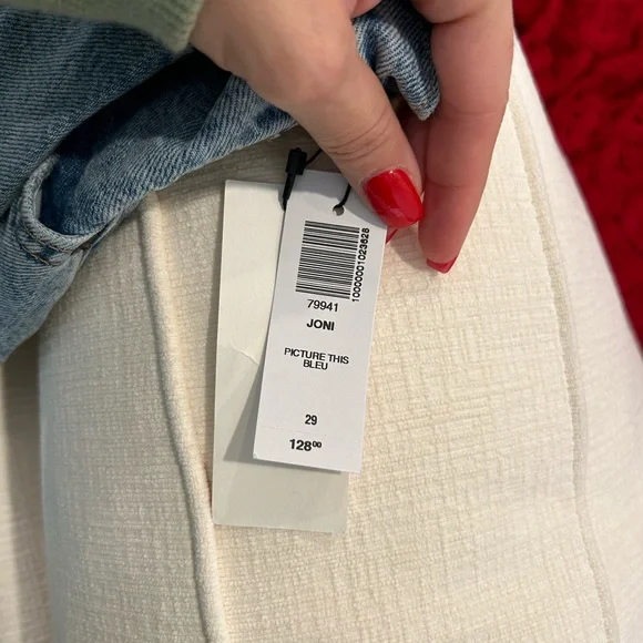 NEVER WORN Aritzia jeans - Denim forum size 29. Tags still on. - Picture 2 of 4